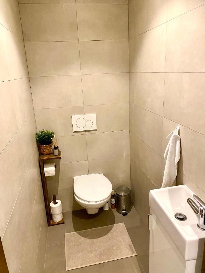 The Elite Suite Downtown A/C & Garage Parking Братислава Екстериор снимка
