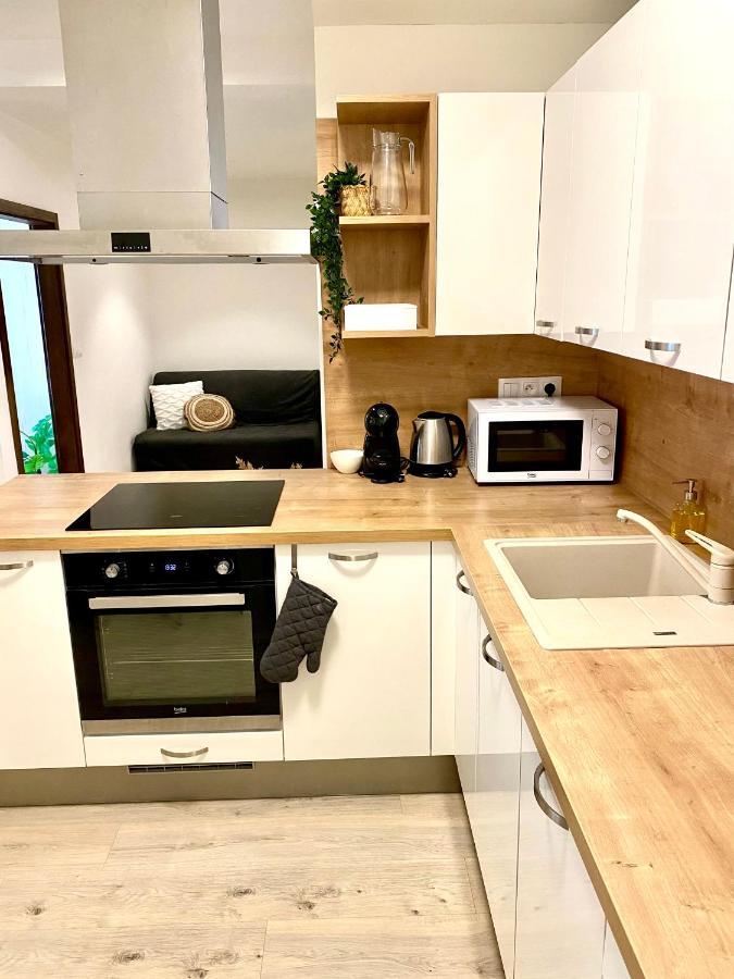 The Elite Suite Downtown A/C & Garage Parking Братислава Екстериор снимка