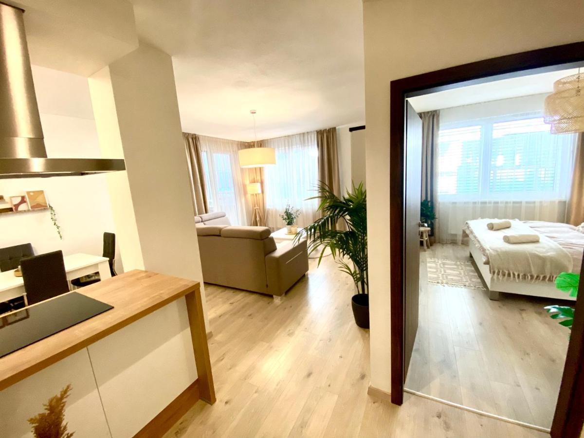 The Elite Suite Downtown A/C & Garage Parking Братислава Екстериор снимка