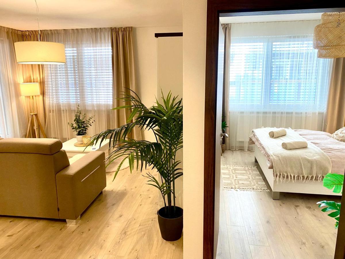 The Elite Suite Downtown A/C & Garage Parking Братислава Екстериор снимка